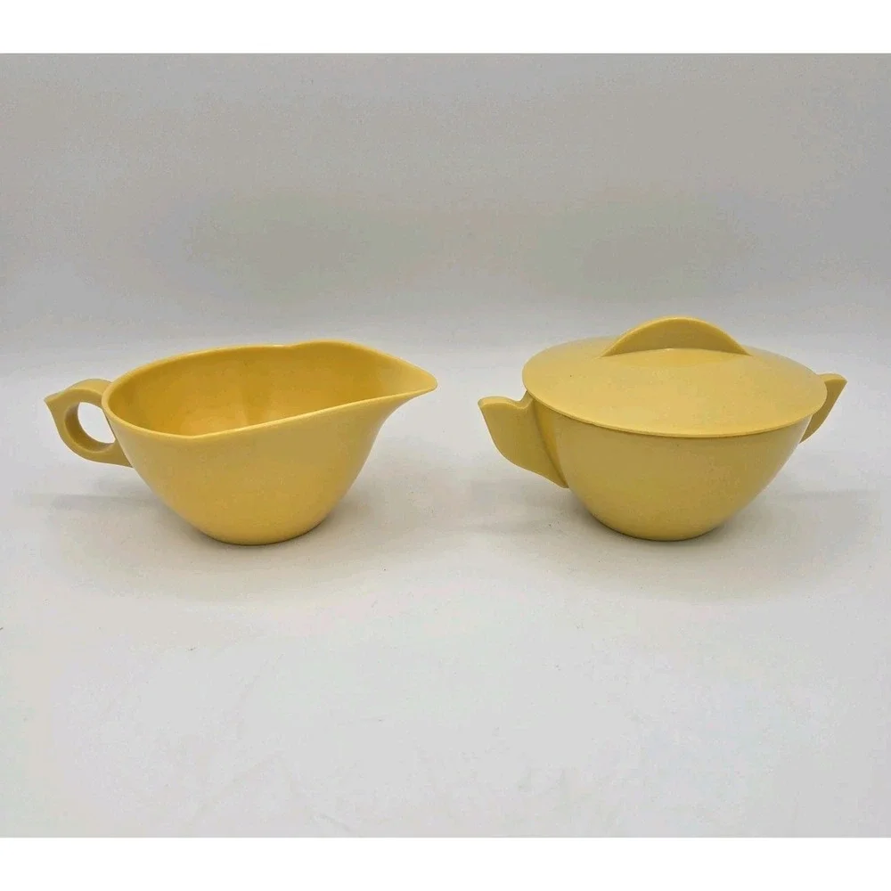 Vintage Mid Century Gold Colored Melamine Plastic‎ Creamer and Sugar Bowl MCM